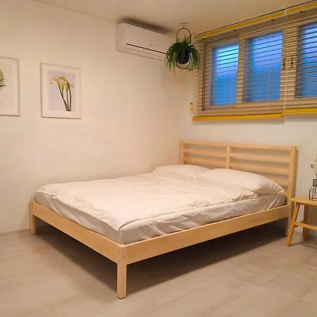 Monoplan House 2 Apartment